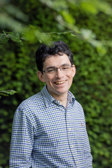Head and shoulders photo of Professor Robbie Duschinsky 